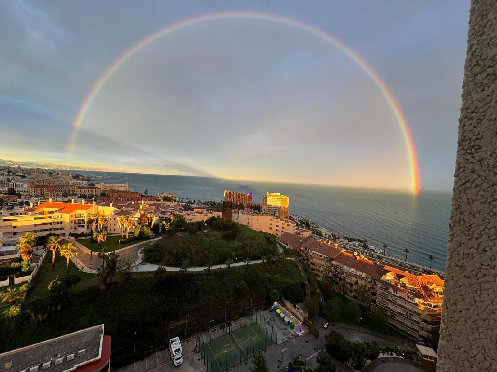 Beachfront Complex El Coloso Views,Pools,Parking Benalmadena Costa מראה חיצוני תמונה